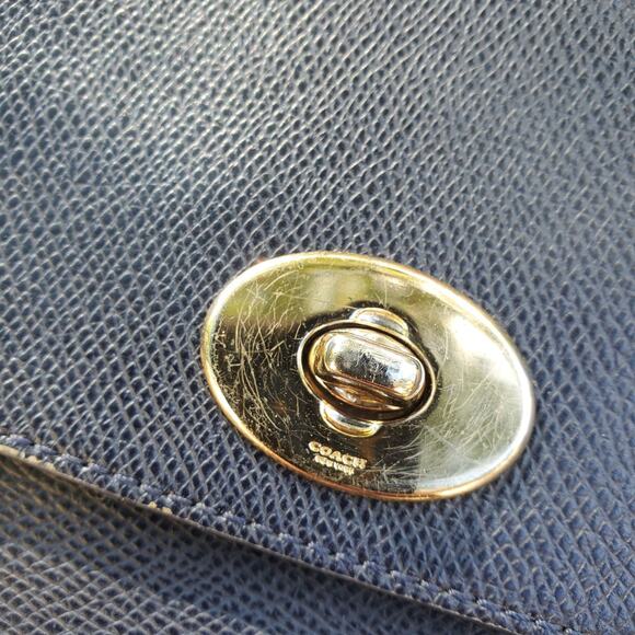 Coach Chain Crossbody Navy Pebbled Leather Gold Hardware - Picture 6 of 9